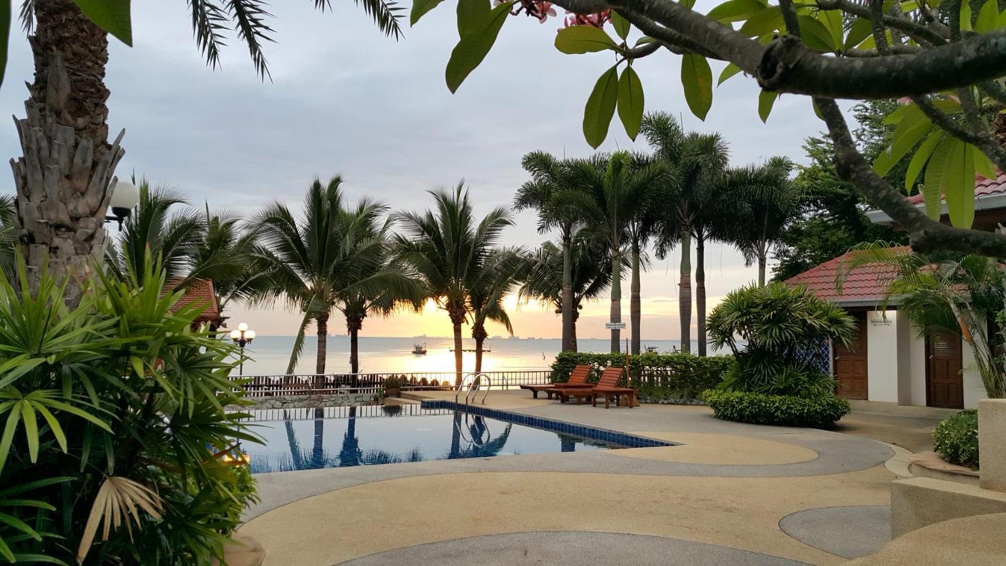 Serene Sands Bang Lamung Exterior photo