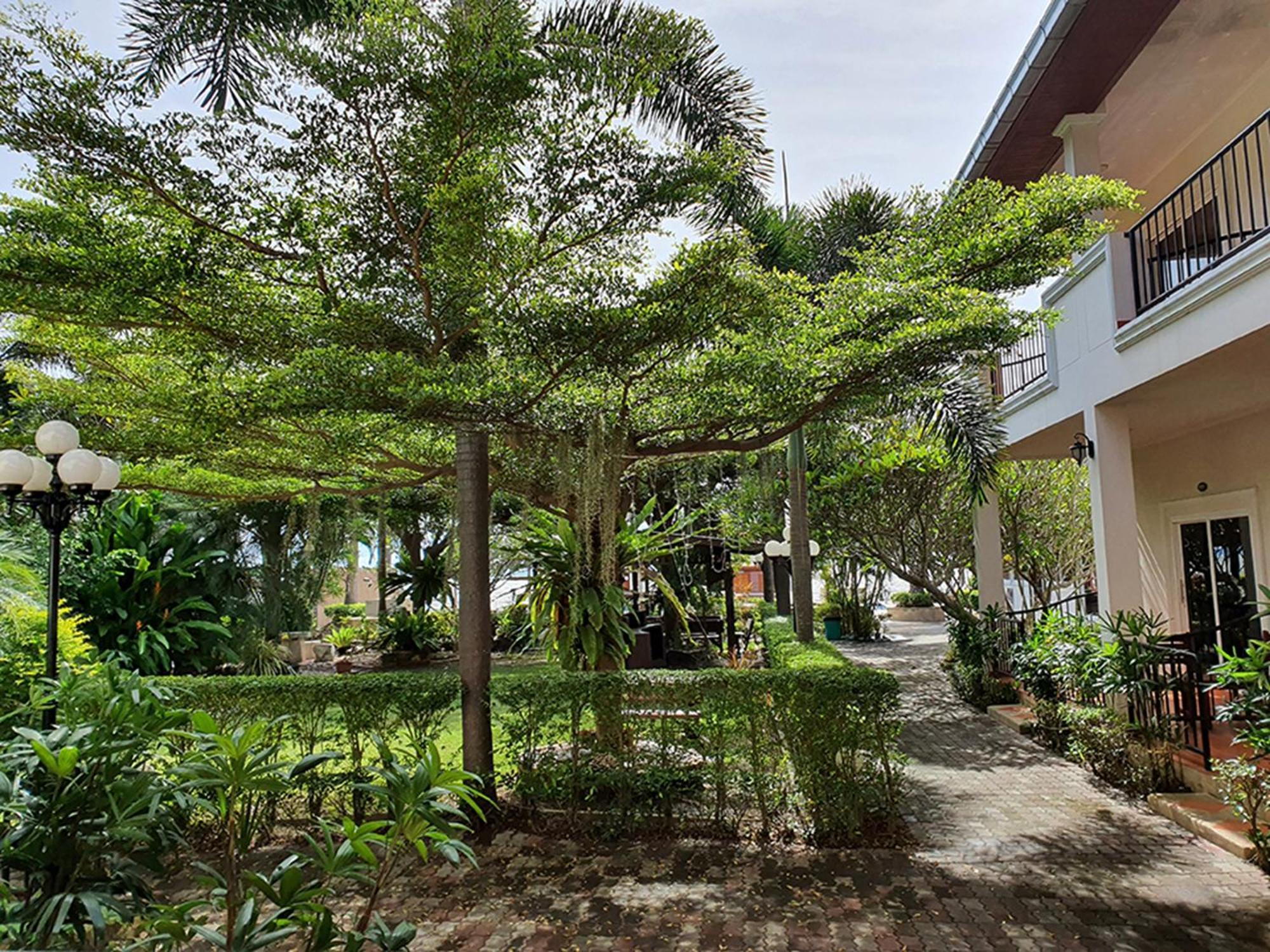 Serene Sands Bang Lamung Exterior photo