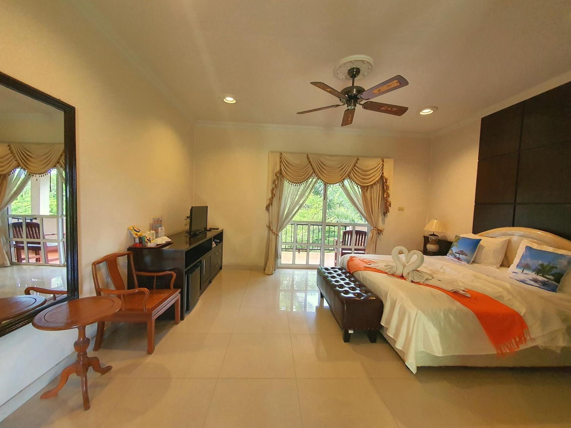 Serene Sands Bang Lamung Room photo