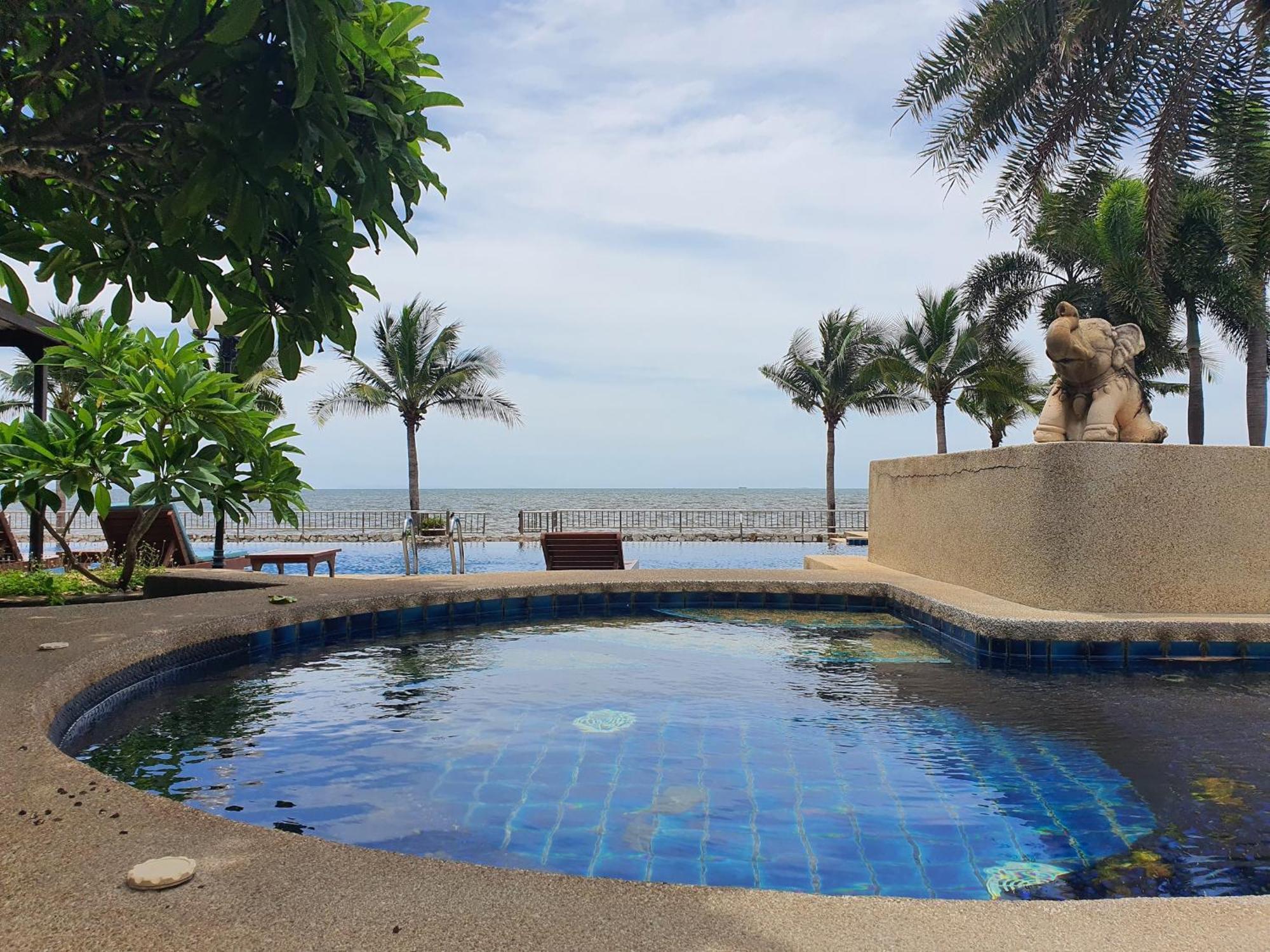 Serene Sands Bang Lamung Exterior photo